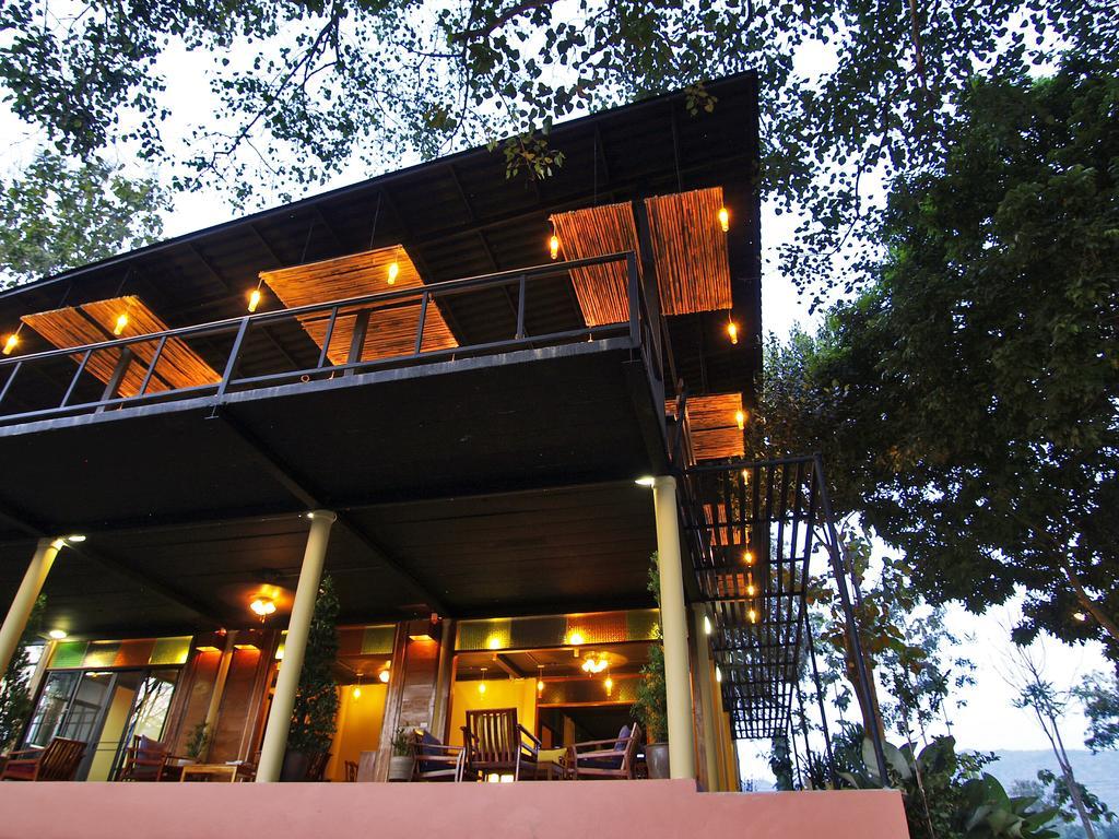 Boutique Raft Resort, River Kwai Sai Yok Exterior photo
